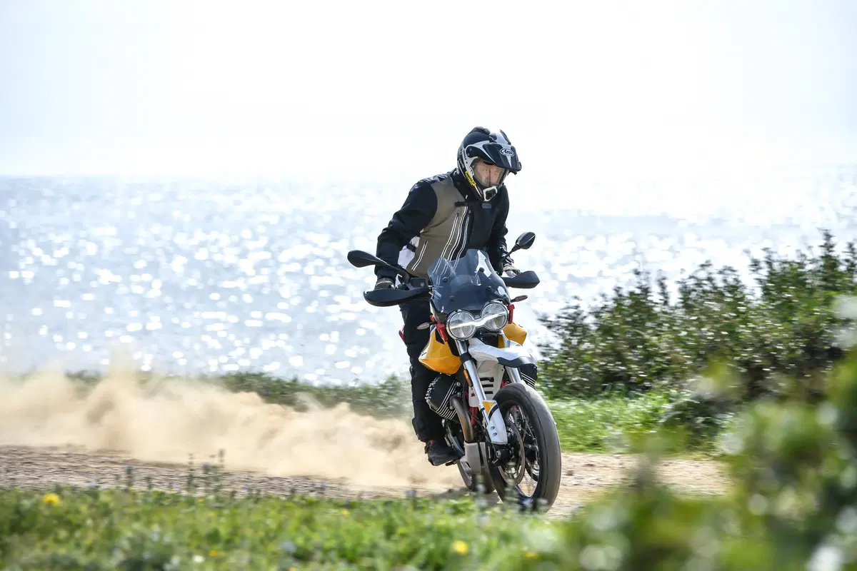 Moto Guzzi V85TT TEST: video anteprima (6)