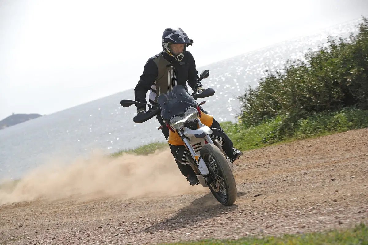 Moto Guzzi V85TT TEST: video anteprima (11)