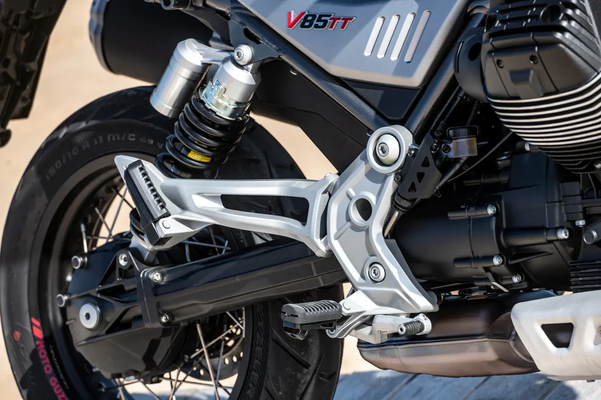 Moto Guzzi V85TT TEST: video anteprima (16)