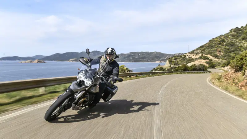 Moto Guzzi V85TT TEST: l'aquila vola alto! Pregi e difetti dalla prova