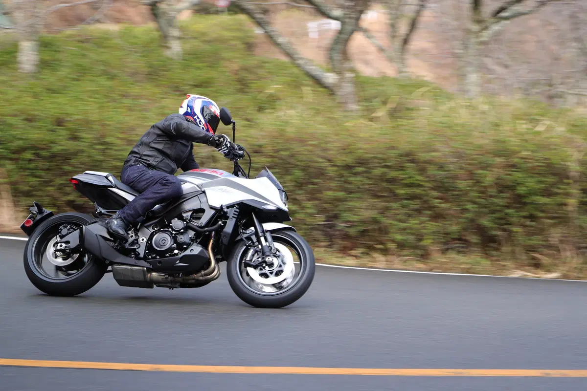 Suzuki Katana. Il ritorno della leggenda (12)