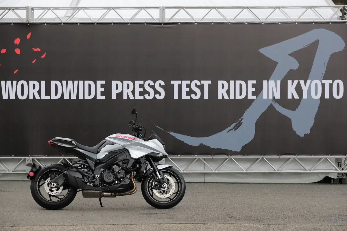 Suzuki Katana. Il ritorno della leggenda (15)