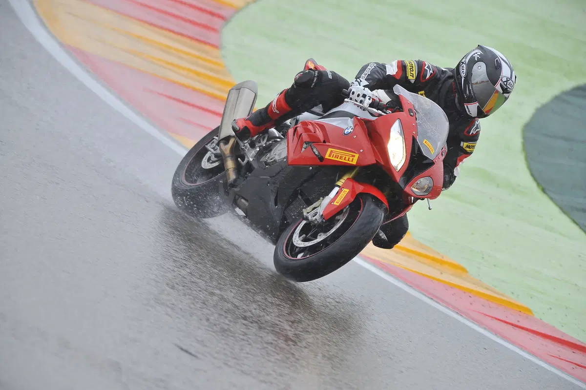 Pirelli Diablo Rosso III (5)