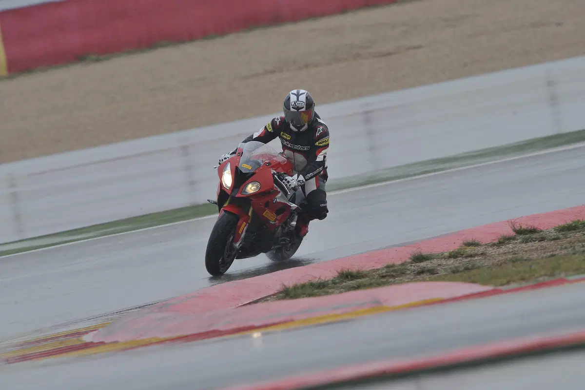 Pirelli Diablo Rosso III (6)