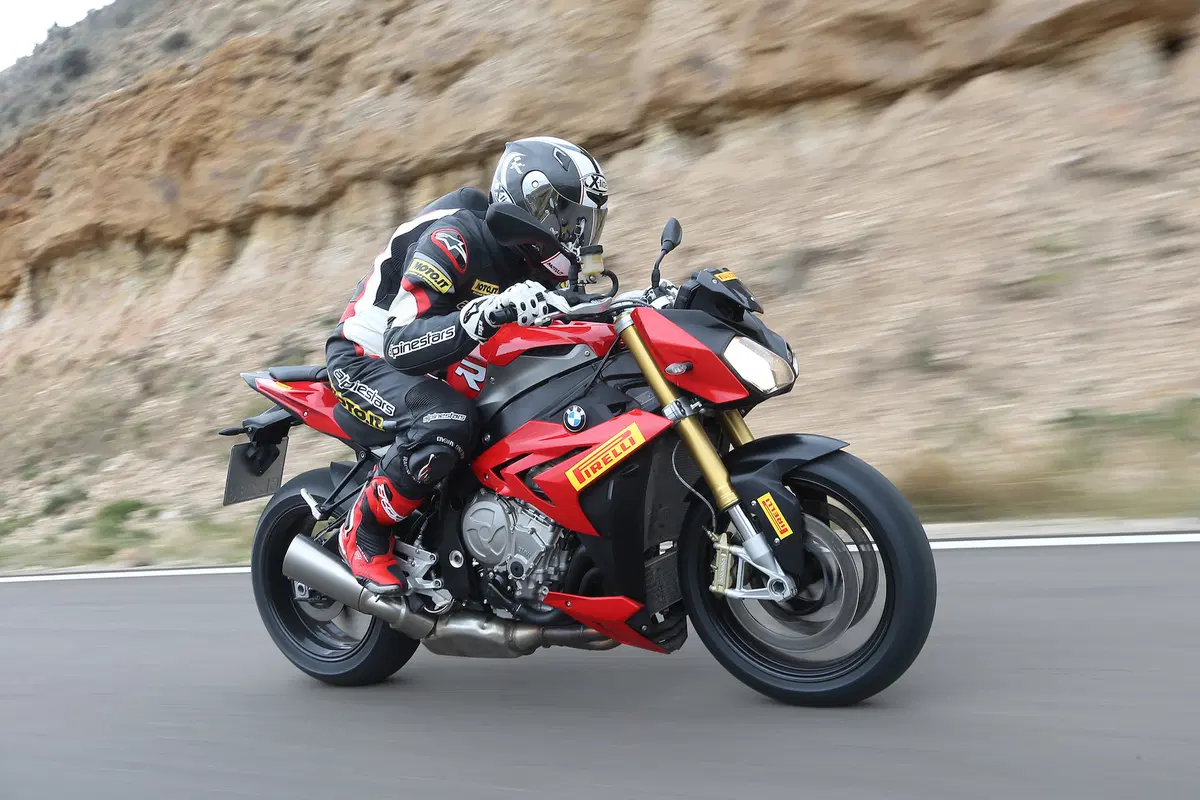 Pirelli Diablo Rosso III (3)