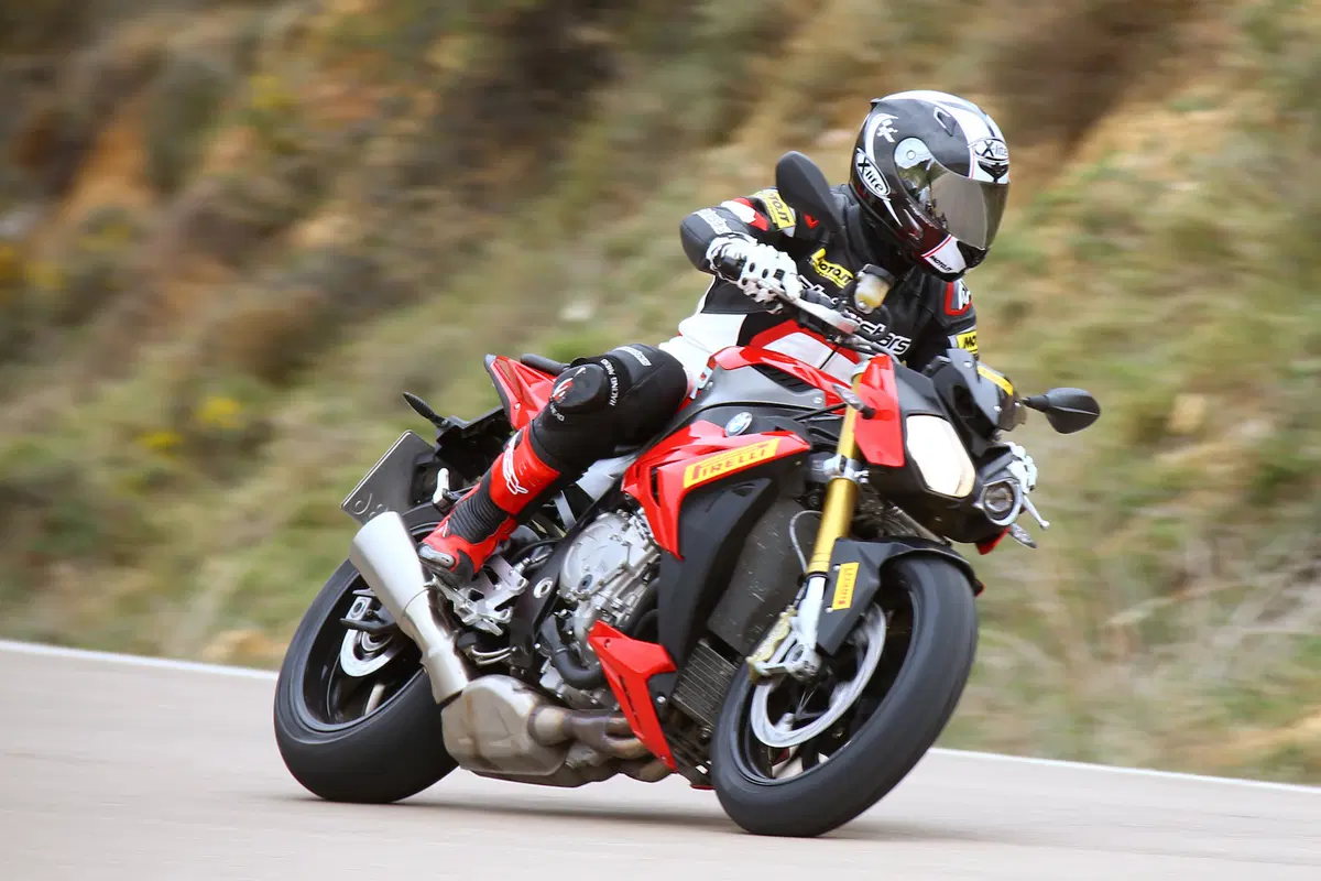 Pirelli Diablo Rosso III (2)