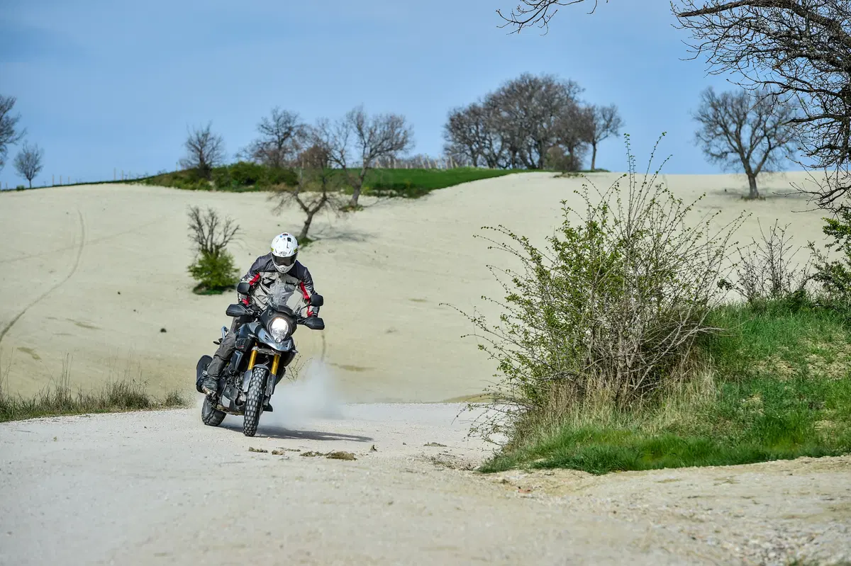 Suzuki V-Strom 1000 ABS (4)