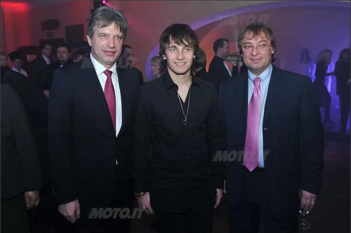 Karel Abraham presenta la sua Ducati GP11 con i colori Cardion AB (12)