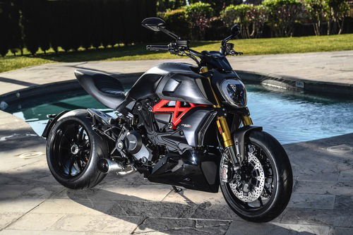 La Ducati Diavel 1260S allestita con accessori Performance 