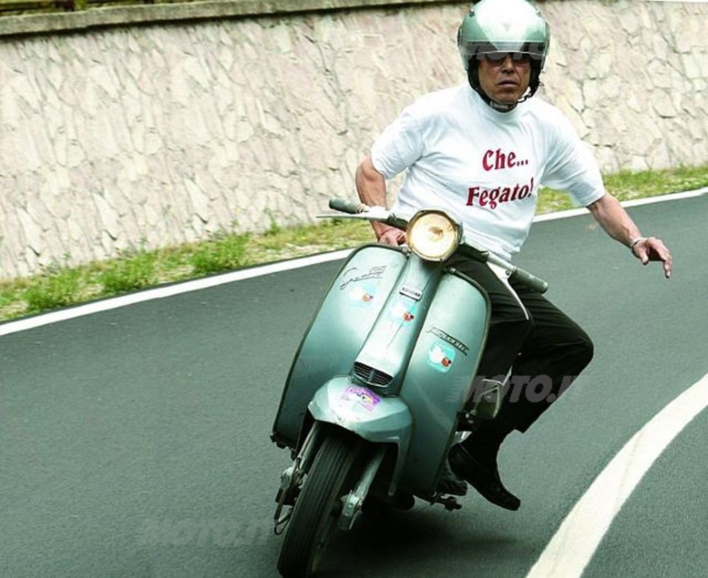 Surfing in Gubbio sulla Lambretta