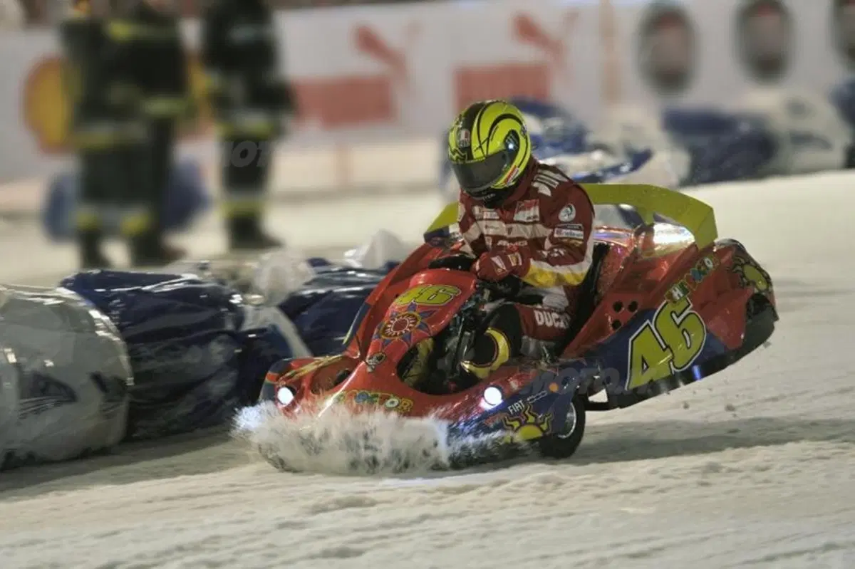 Il saluto di Valentino Rossi dal Wrooom 2011 (4)