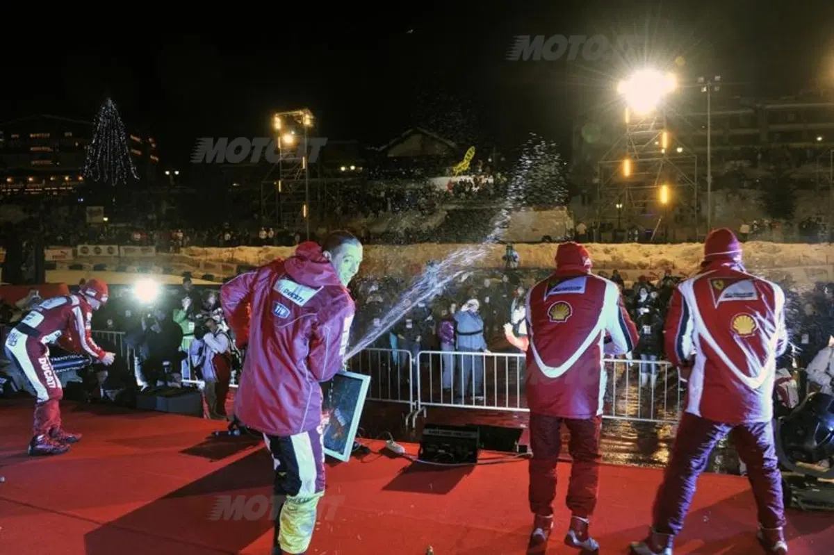 Il saluto di Valentino Rossi dal Wrooom 2011 (5)