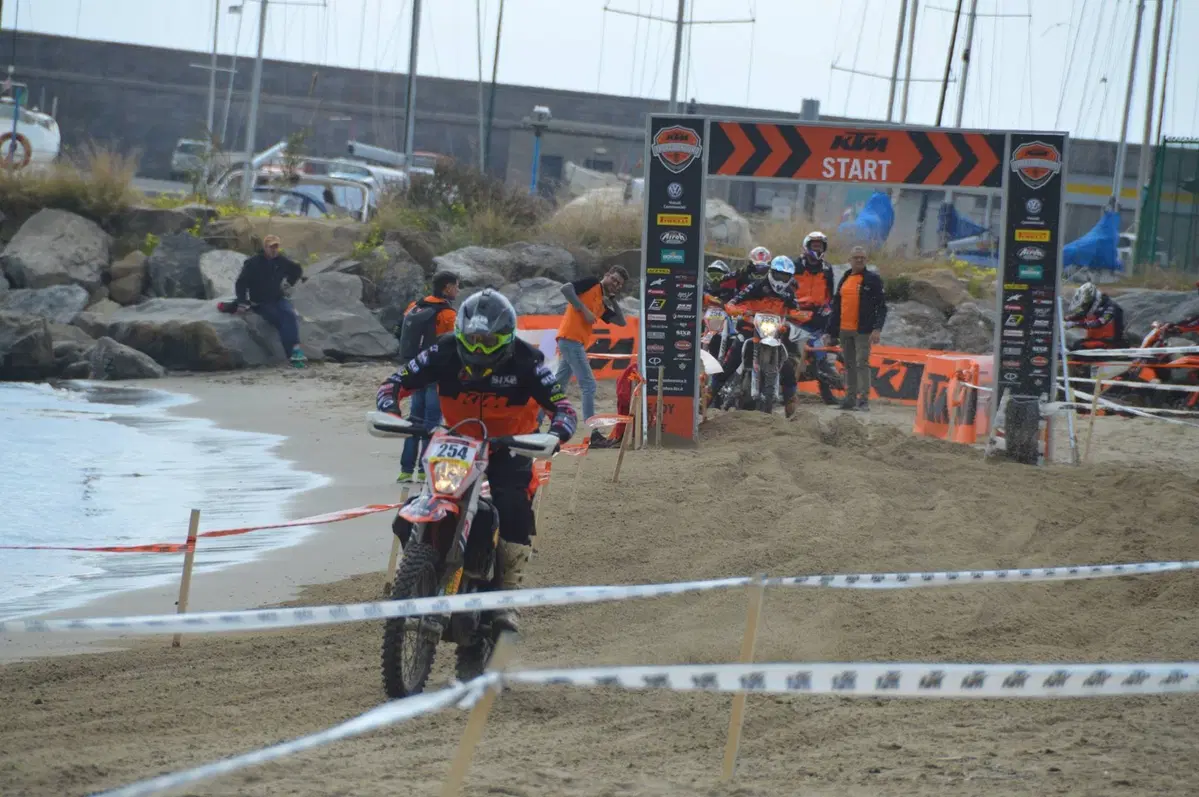 Trofeo Enduro KTM, prima prova a Sanremo: Gio Sala ci spiega come si guida sulla sabbia! (6)