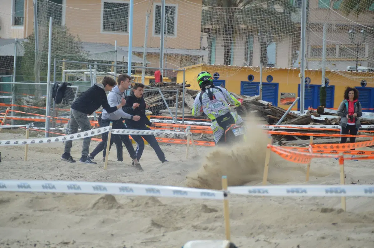 Trofeo Enduro KTM, prima prova a Sanremo: Gio Sala ci spiega come si guida sulla sabbia! (9)