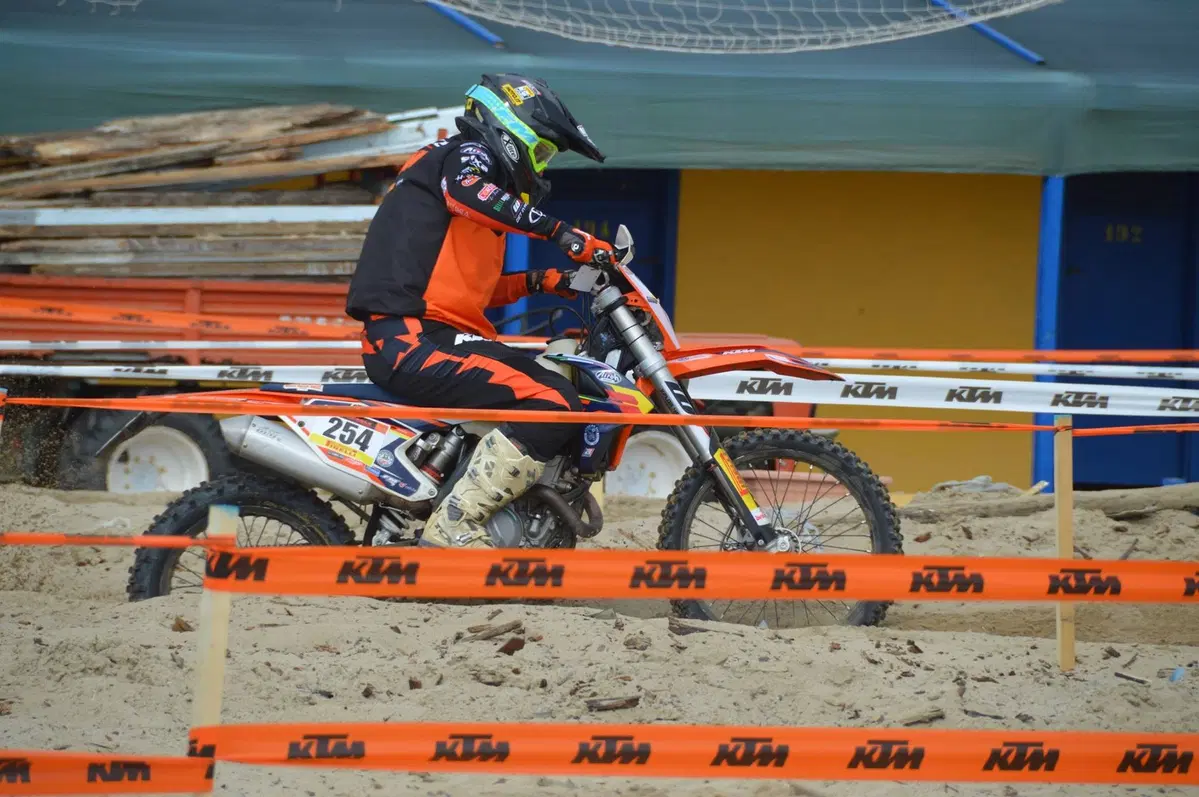 Trofeo Enduro KTM, prima prova a Sanremo: Gio Sala ci spiega come si guida sulla sabbia! (13)