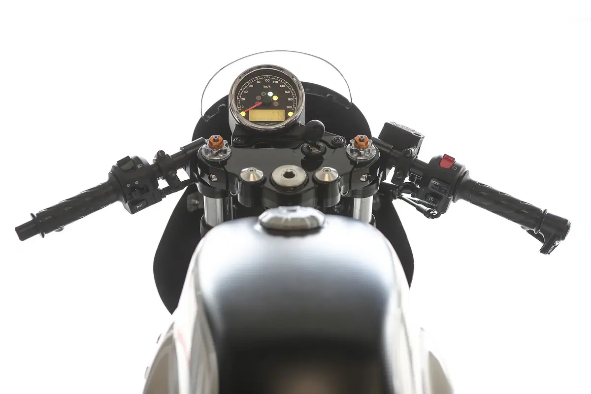 Moto Guzzi V7 III Fast Endurance, TEST: che sorpresa! (7)