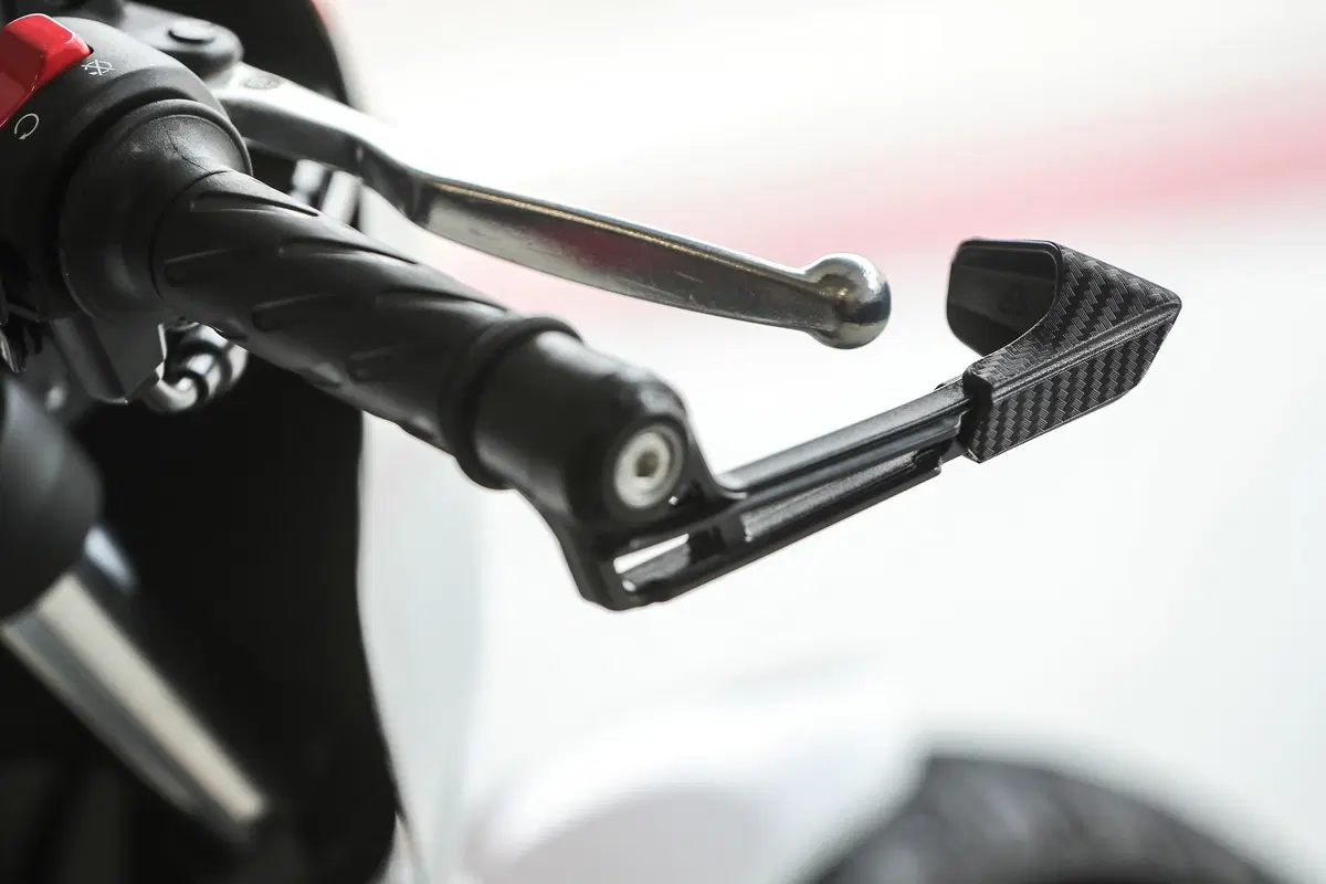 Moto Guzzi V7 III Fast Endurance, TEST: che sorpresa! (10)