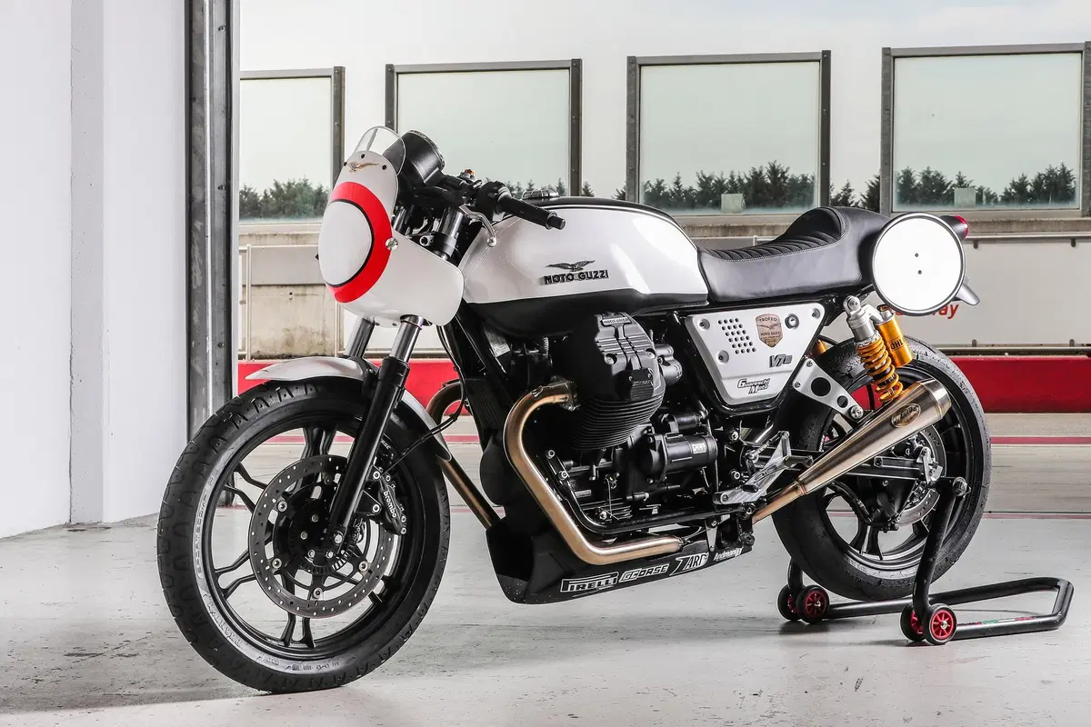 Moto Guzzi V7 III Fast Endurance, TEST: che sorpresa! (11)