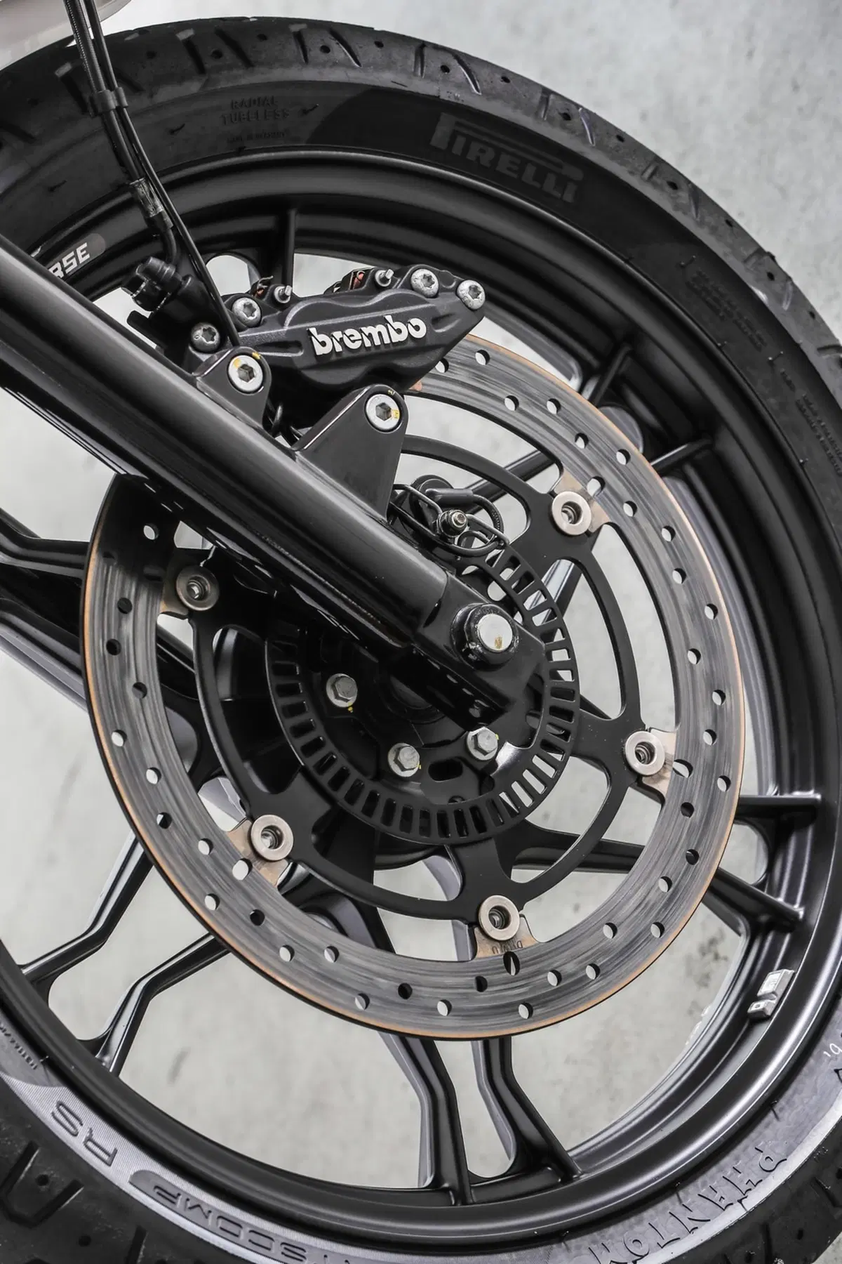 Moto Guzzi V7 III Fast Endurance, TEST: che sorpresa! (12)