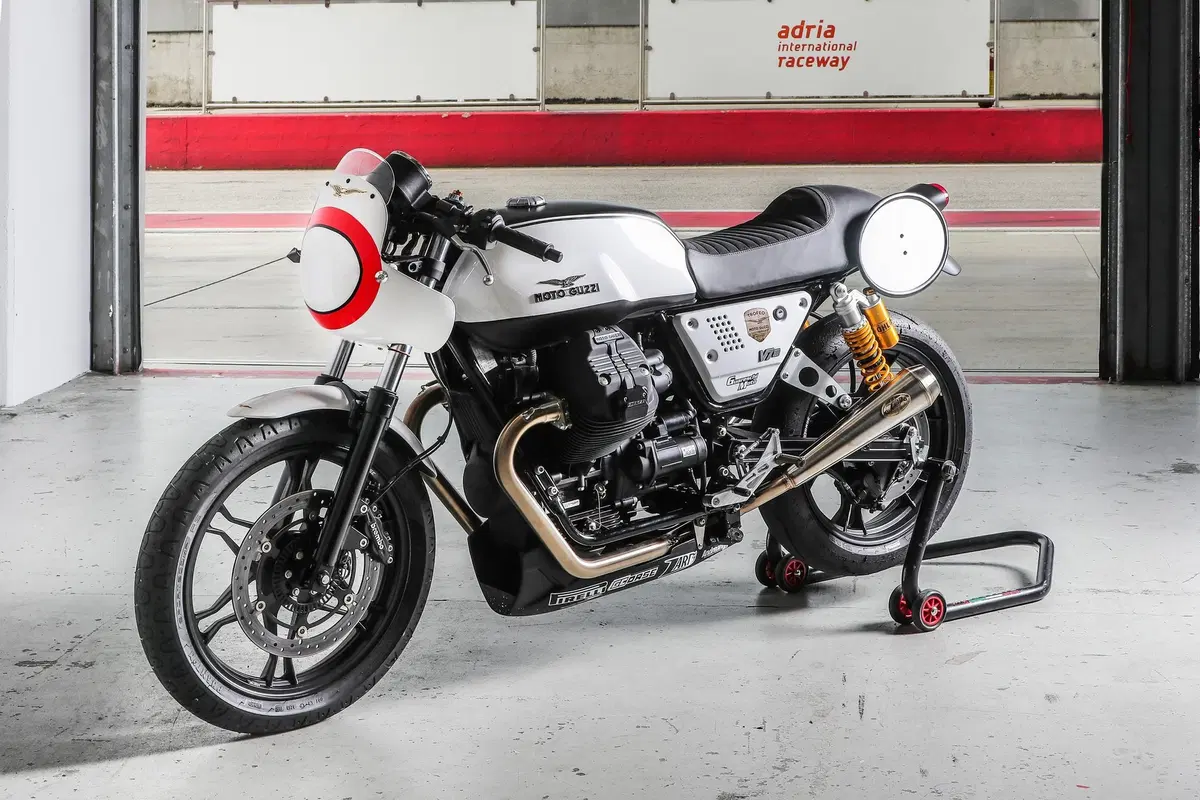 Moto Guzzi V7 III Fast Endurance, TEST: che sorpresa! (7)