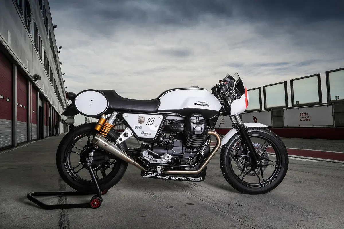 Moto Guzzi V7 III Fast Endurance, TEST: che sorpresa! (10)