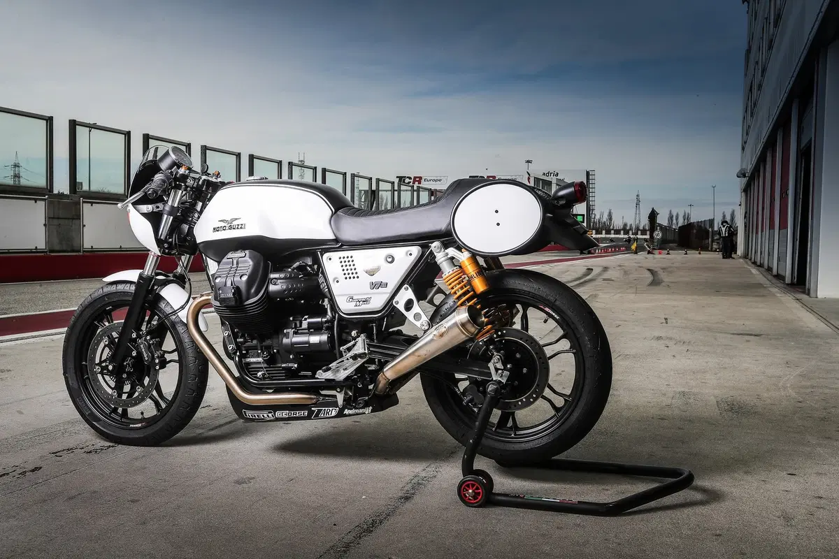 Moto Guzzi V7 III Fast Endurance, TEST: che sorpresa! (12)