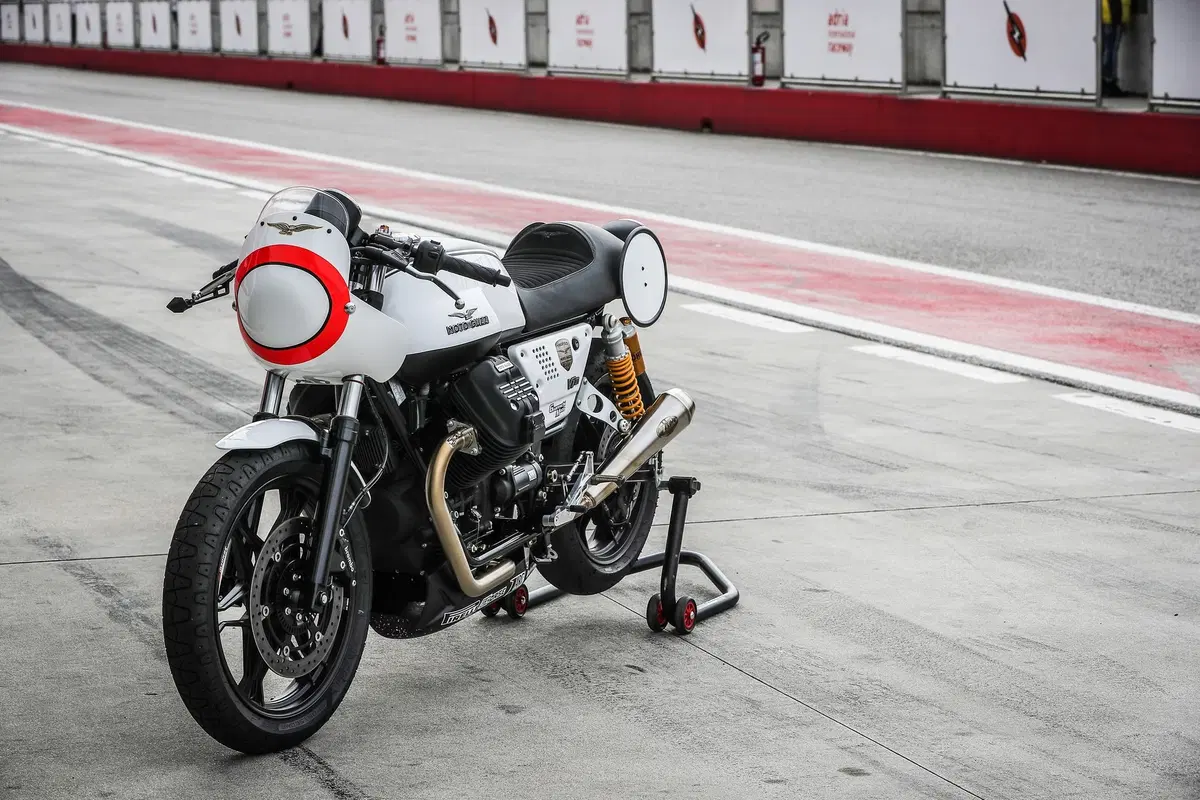 Moto Guzzi V7 III Fast Endurance, TEST: che sorpresa! (14)