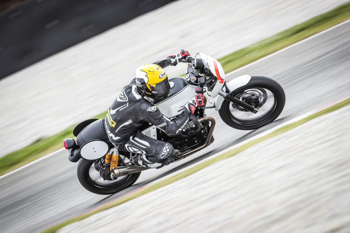 Moto Guzzi V7 III Fast Endurance, TEST: che sorpresa! (23)