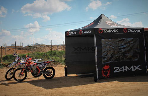 24MX, il gazebo da pista (2)