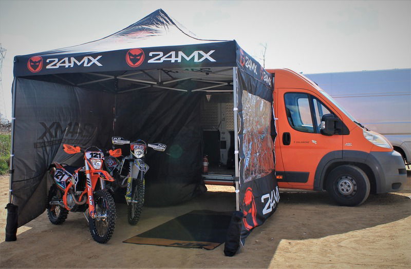 24MX, il gazebo da pista