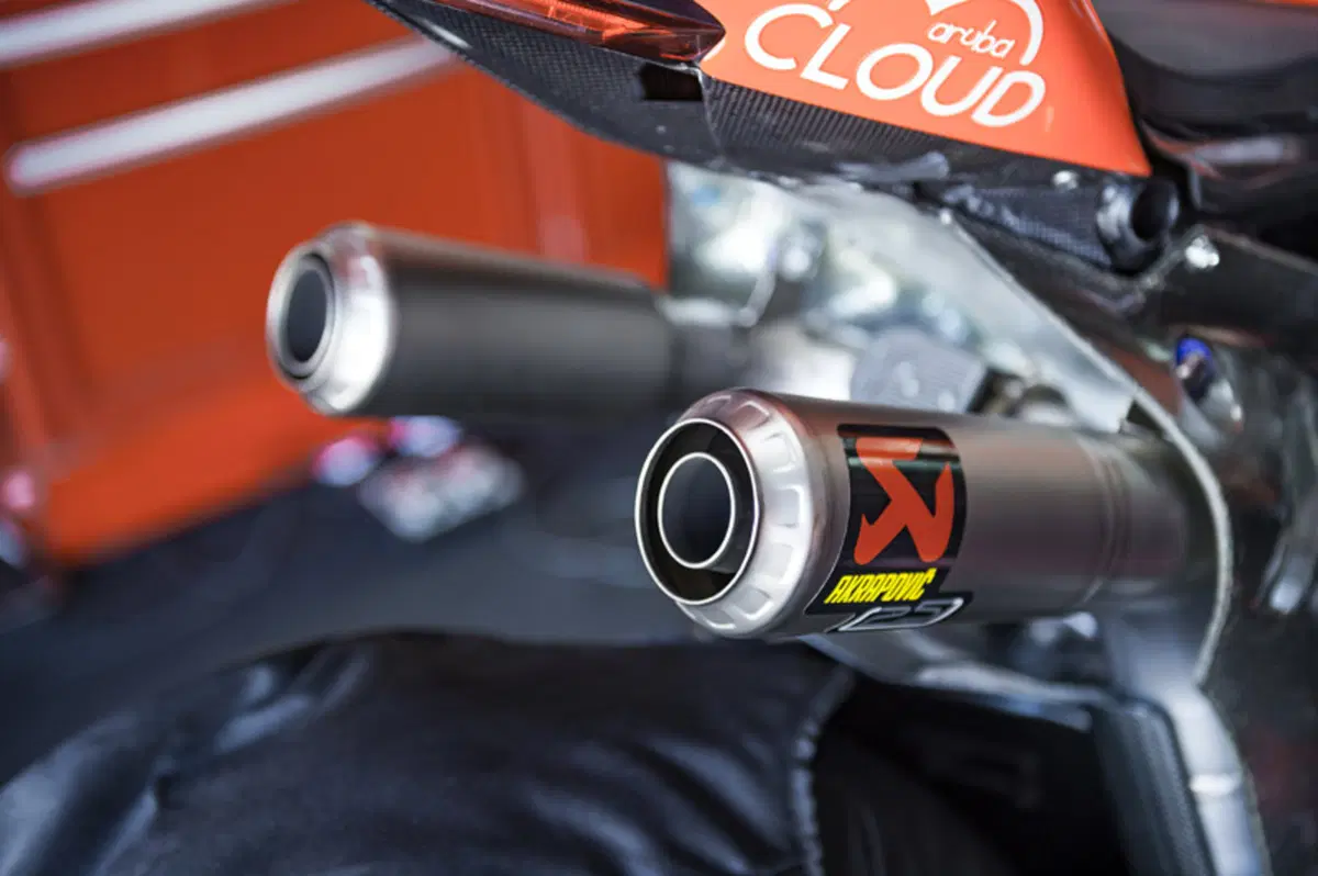 SBK 2016. Akrapovic mette le ali alla Panigale  (2)