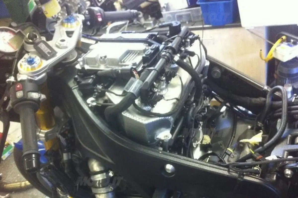BMW S1000RR Turbo da 350 cavalli (7)