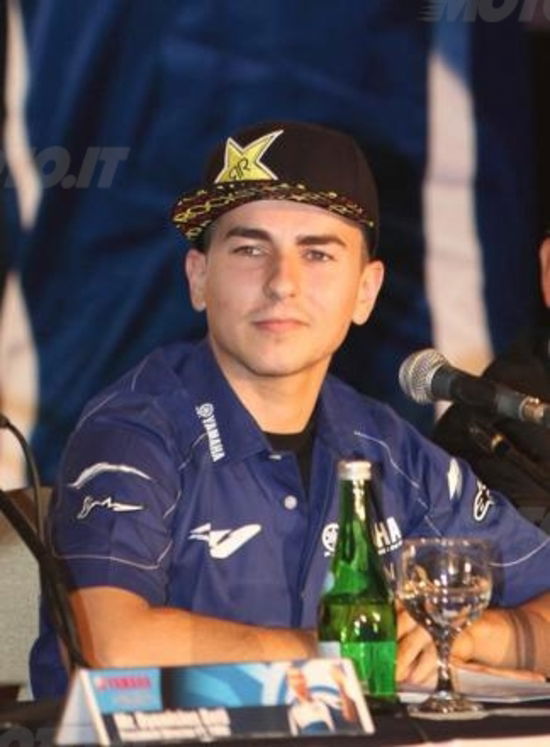 Jorge Lorenzo in tour con Yamaha da Jakarta a Bali