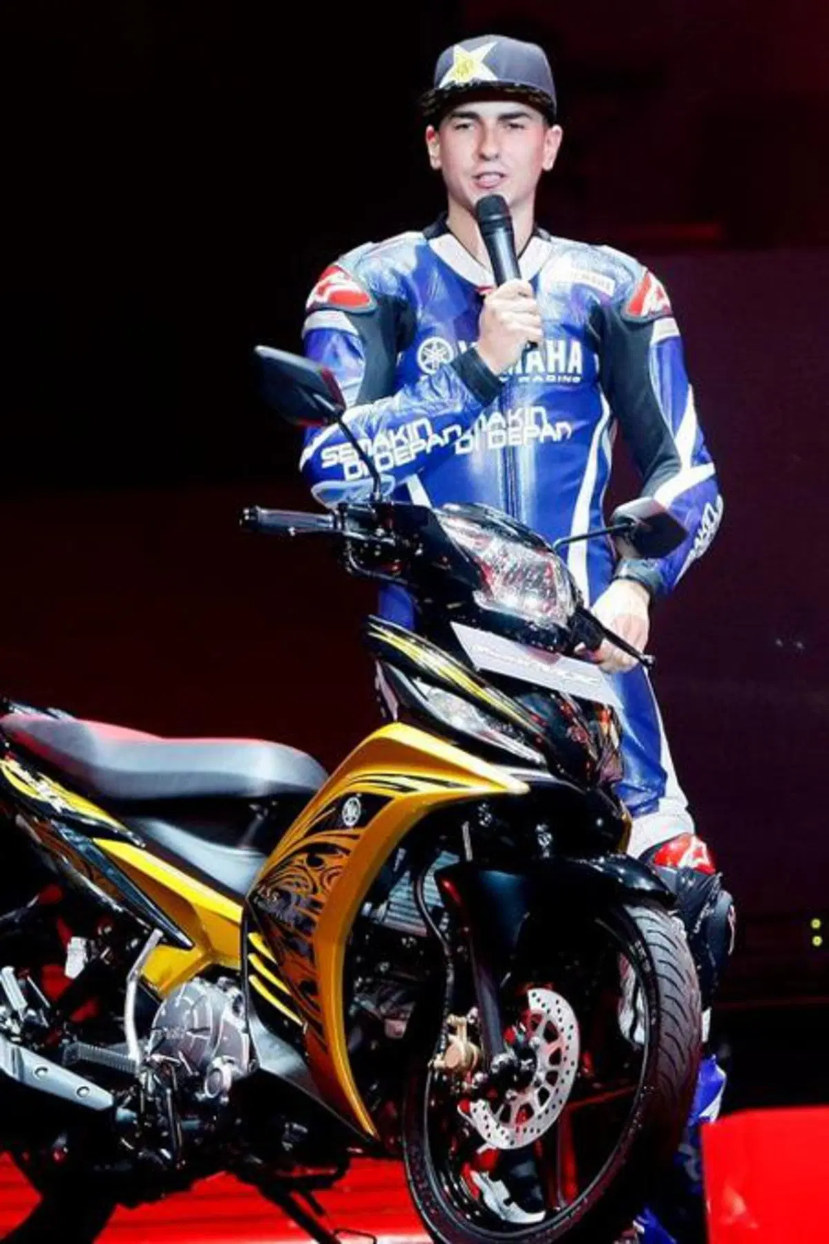 Jorge Lorenzo in tour con Yamaha da Jakarta a Bali