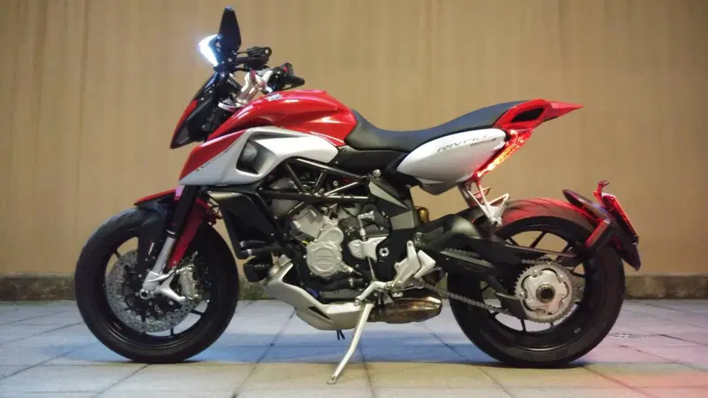 MV Agusta Rivale 800 EAS ABS (2013 -17) (2)