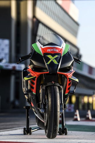 Aprilia RSV4 X, dieci esemplari da 225 cv e 165 kg (3)