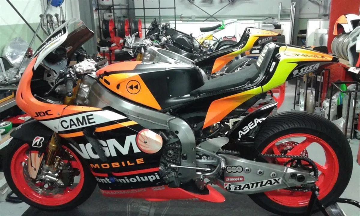 Le Belle e Possibili di Moto.it: Kawasaki-FTR Forward Racing (2)