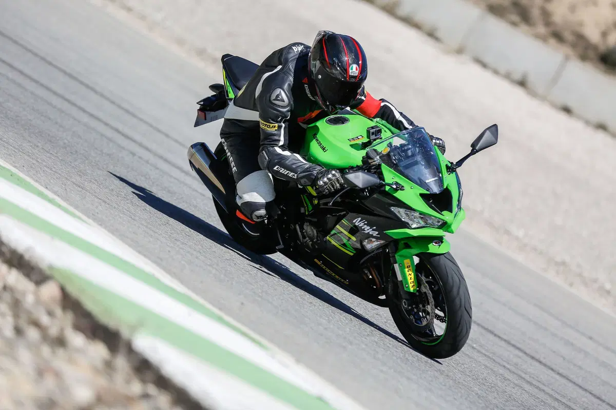 Dunlop Sportsmart Mk3. Su strada e in pista con la nuova hypersport stradale (2)