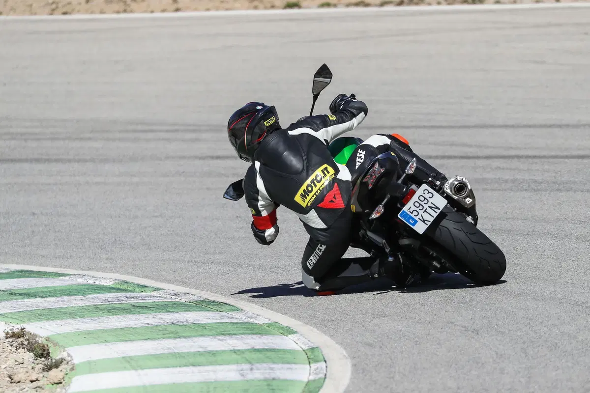 Dunlop Sportsmart Mk3. Su strada e in pista con la nuova hypersport stradale (3)