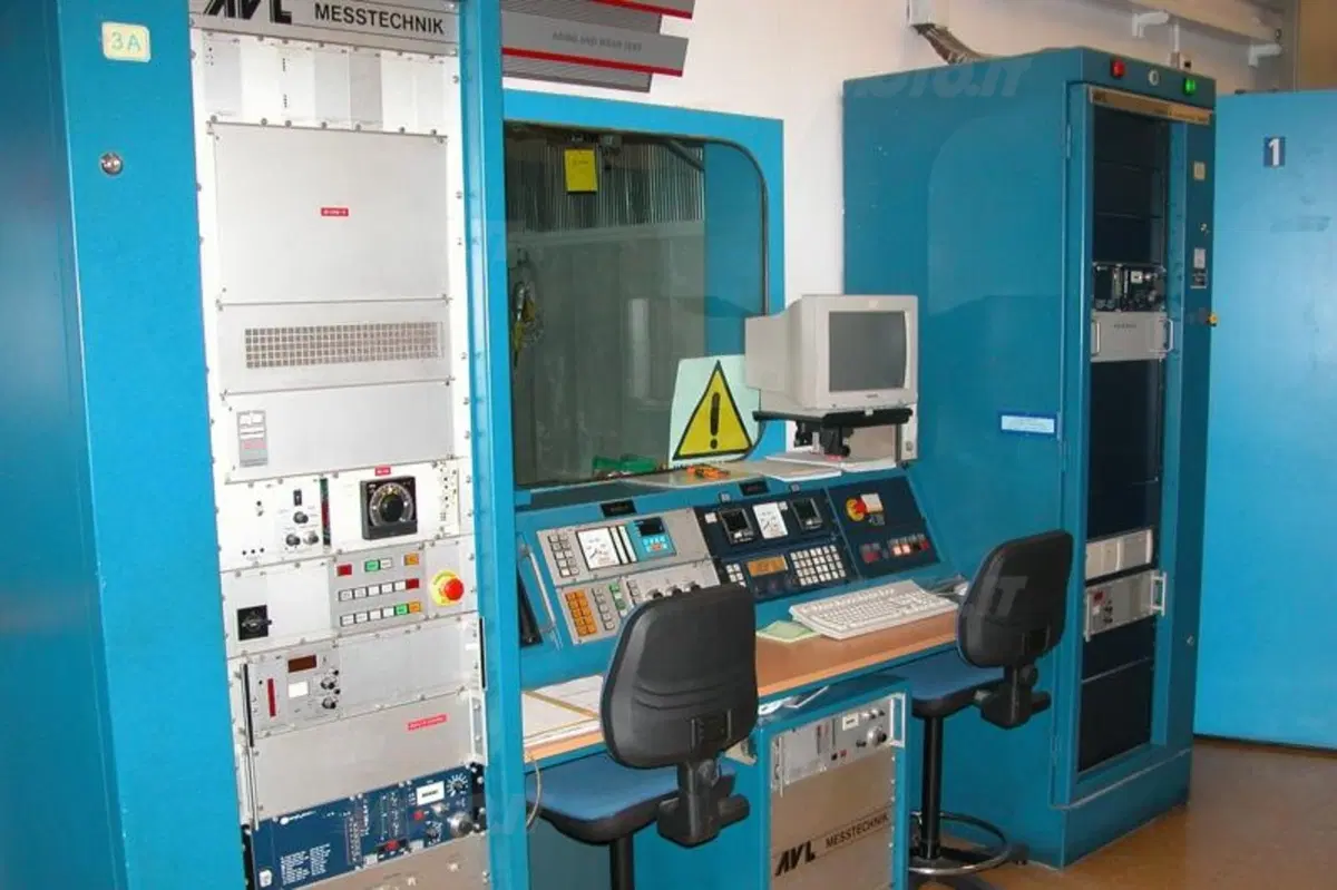 Massimo Clarke. Il centro tecnico della Petronas Lubricants (9)
