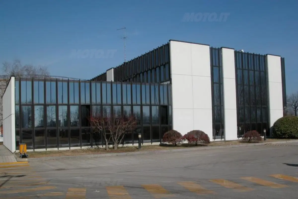 Massimo Clarke. Il centro tecnico della Petronas Lubricants (11)