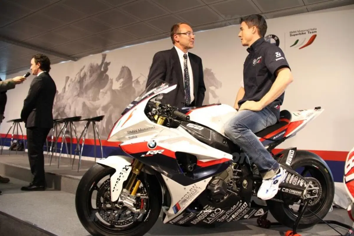 SBK e STK: BMW presenta i team del Mondiale 2011 (7)
