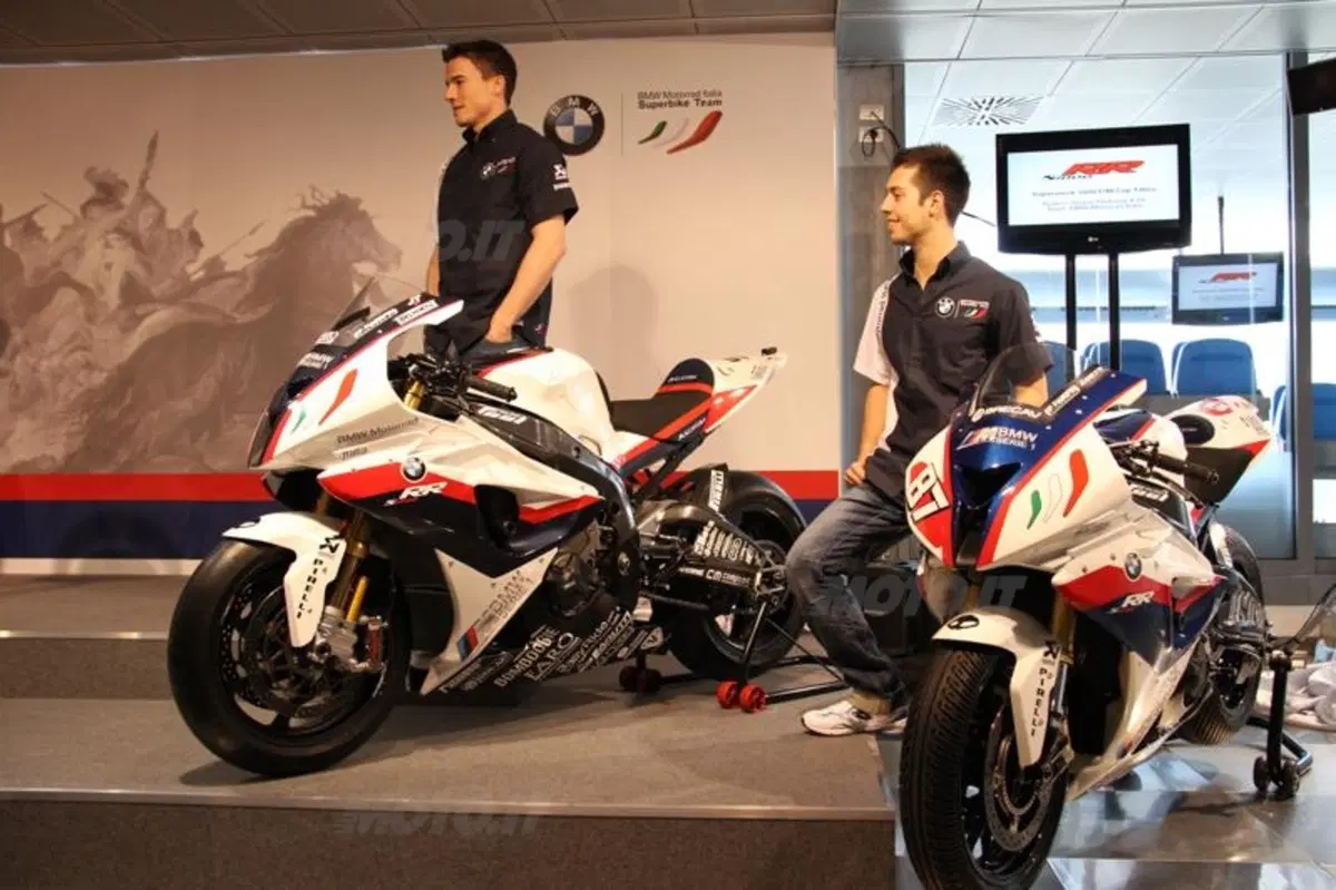 SBK e STK: BMW presenta i team del Mondiale 2011 (17)
