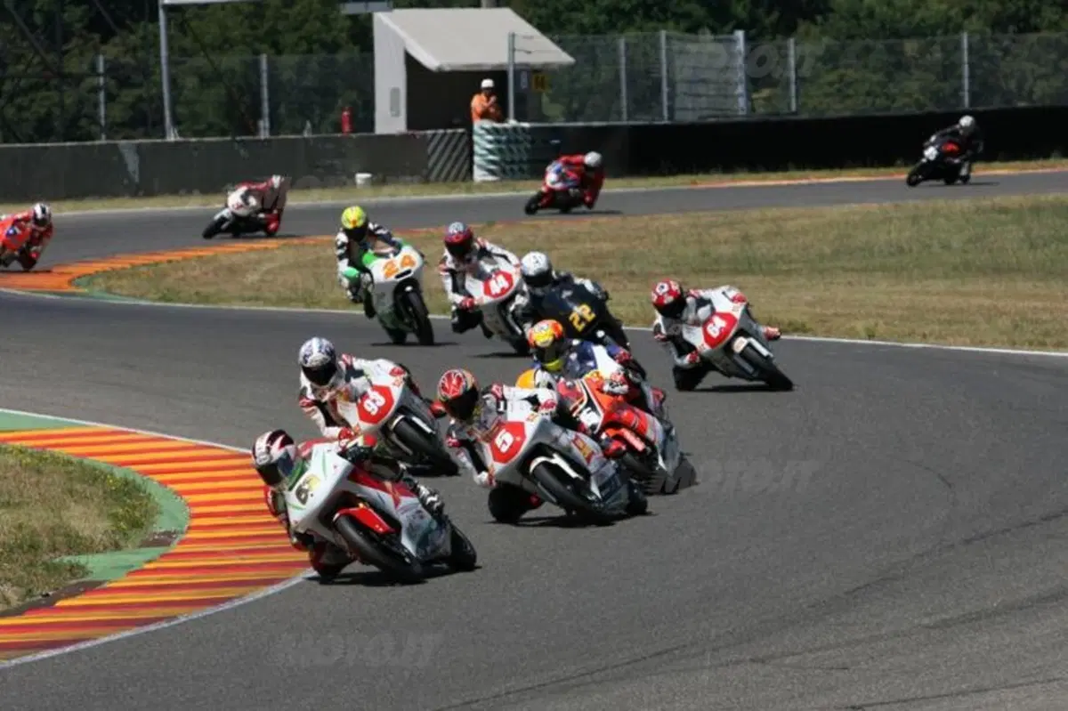 Bridgestone fornitore ufficiale dell’Honda RS125GP Trophy 2011 (4)