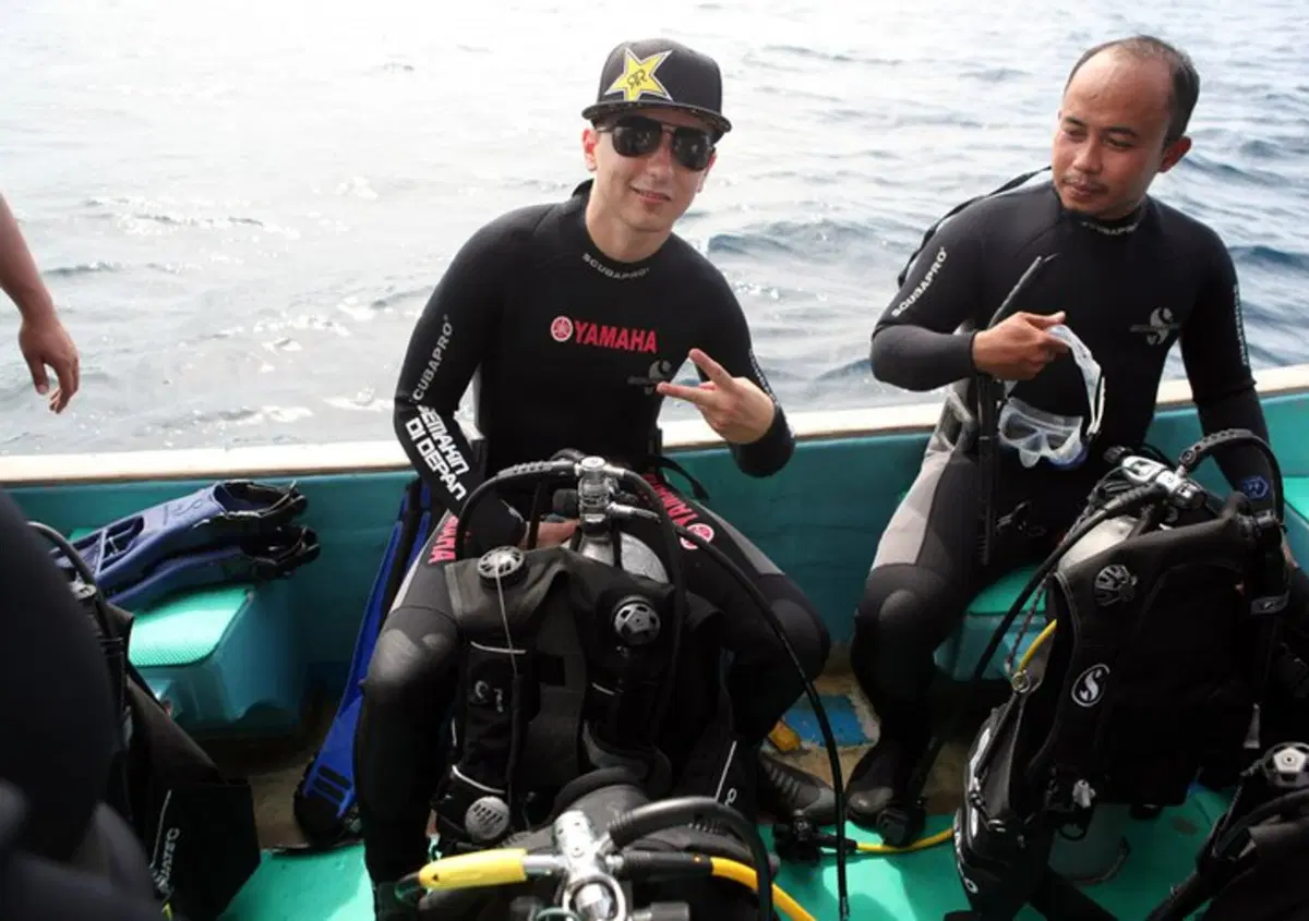 Jorge Lorenzo continua il suo tour asiatico. Oggi è a Bali (5)