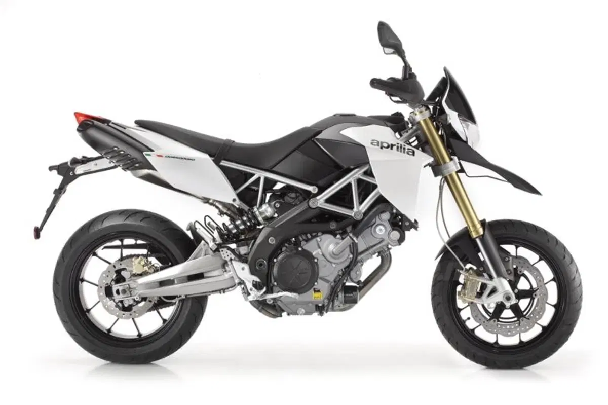 Nuovi colori per Aprilia Dorsoduro 750 e Moto Guzzi V7 Classic (2)