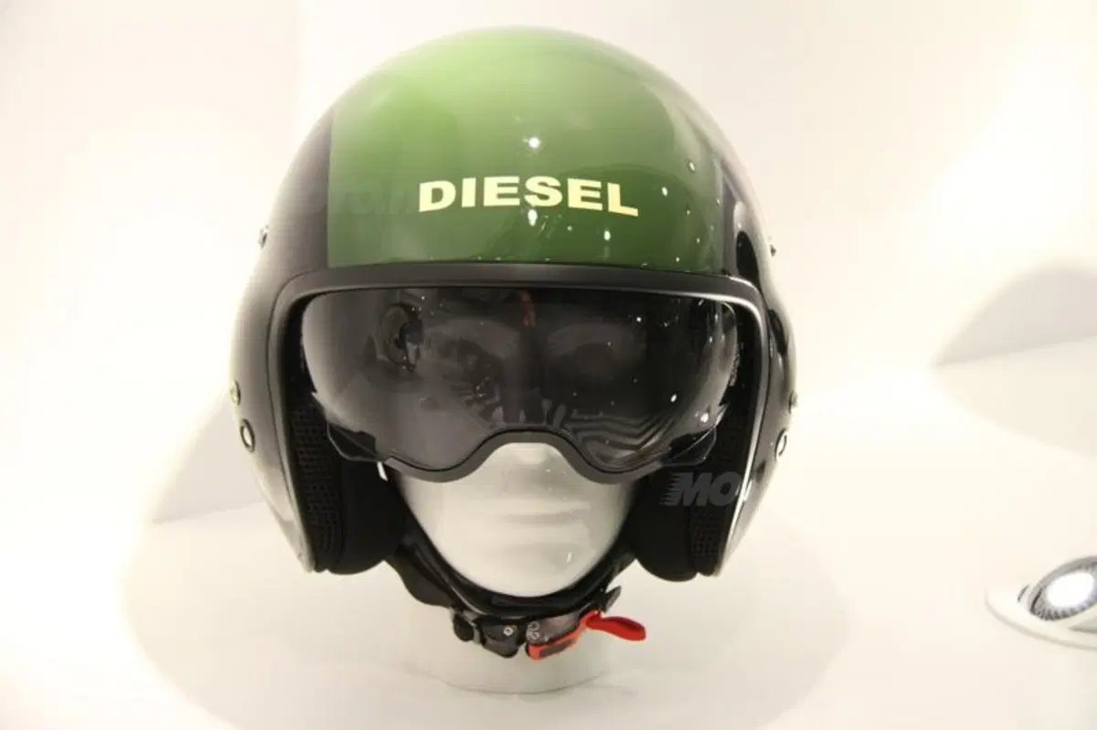 Diesel e AGV al Motor Bike Expo col nuovo casco HI-JACK (5)