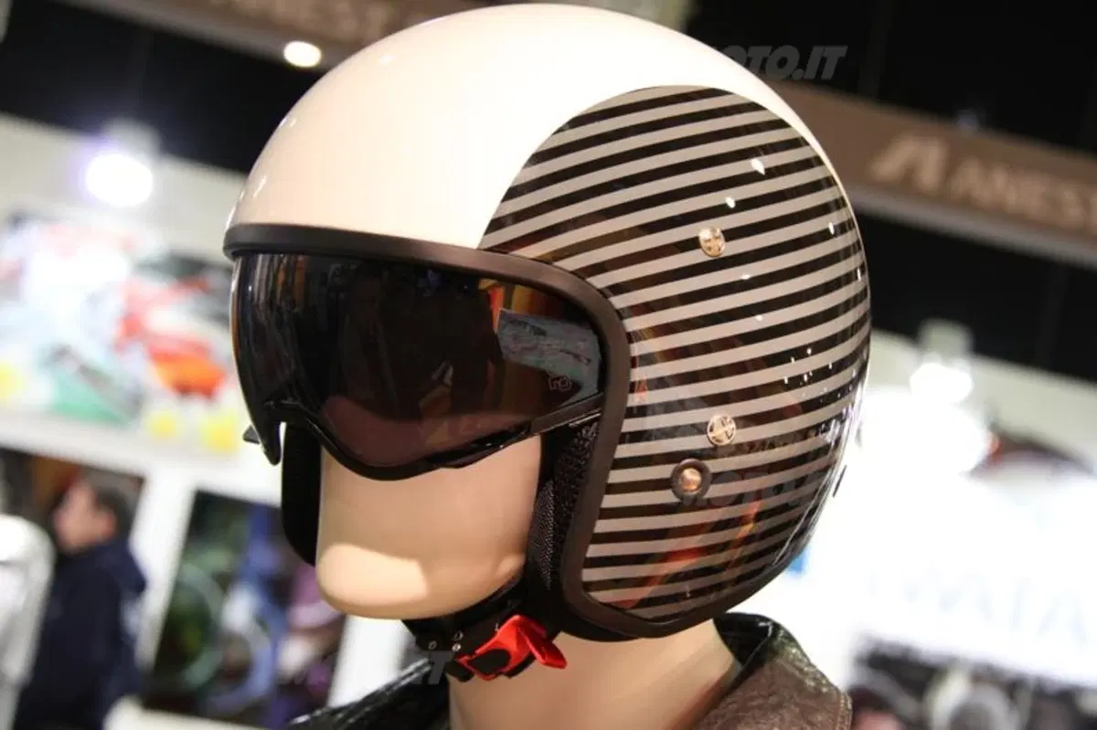Diesel e AGV al Motor Bike Expo col nuovo casco HI-JACK (8)