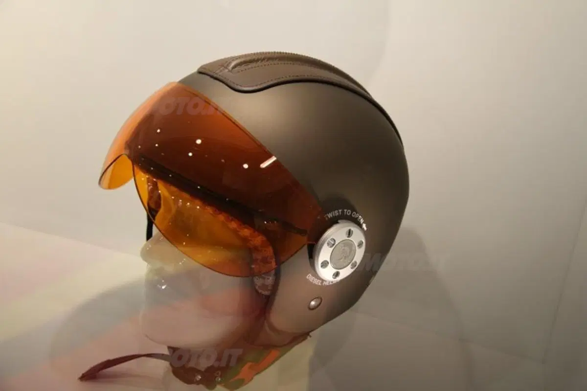 Diesel e AGV al Motor Bike Expo col nuovo casco HI-JACK (9)