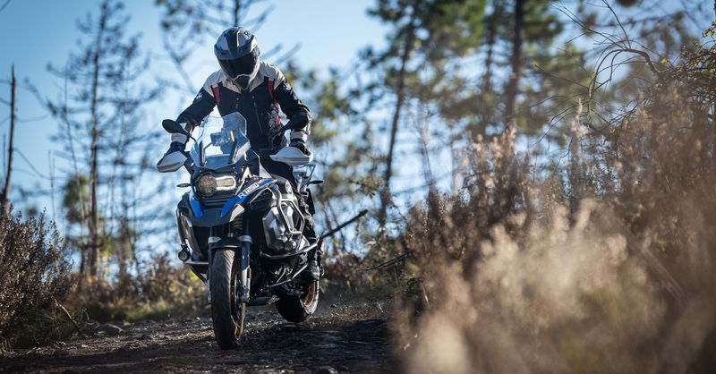 Mercato a marzo: vola a +27%. In vetta BMW R 1250GS (+45%) e Beverly 300. Le Top 100